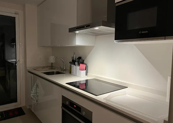 New Build Modern Ap 4 Min Walk To The And Old Town * מארבלה