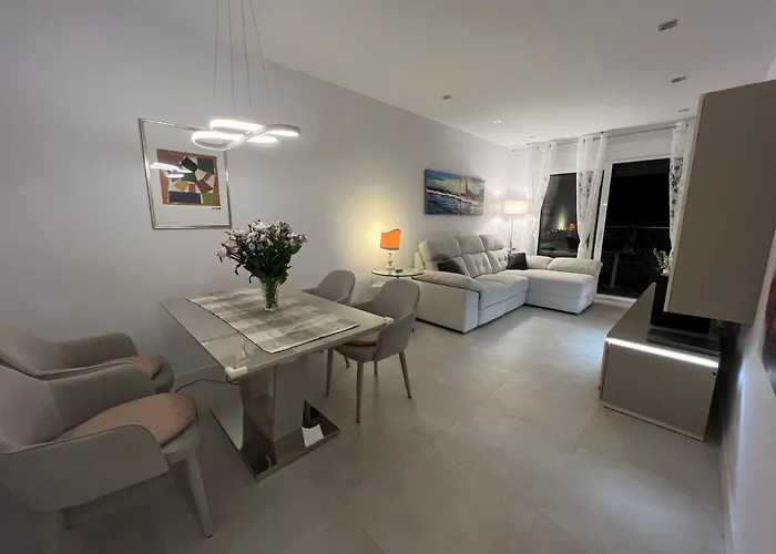 New Build Modern Ap 4 Min Walk To The And Old Town * מארבלה