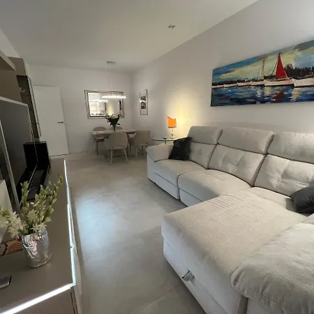 Apartamento New Build Modern Ap 4 Min Walk To The And Old Town